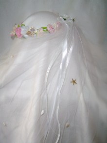 Little sea star wedding 

wreath.