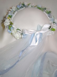 Lynnette, beautiful blue and white roses, very classic style.
